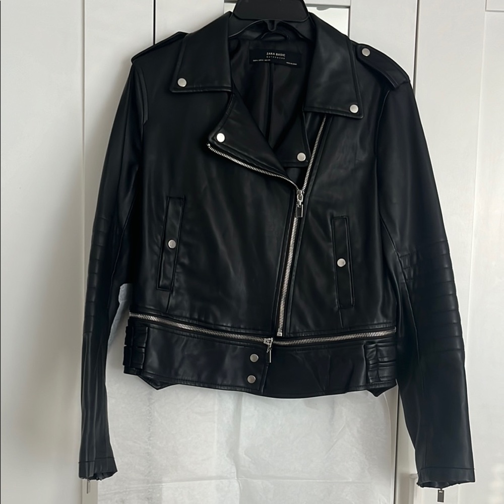 Zara Black faux Leather moto Jacket size medium excellent condition
